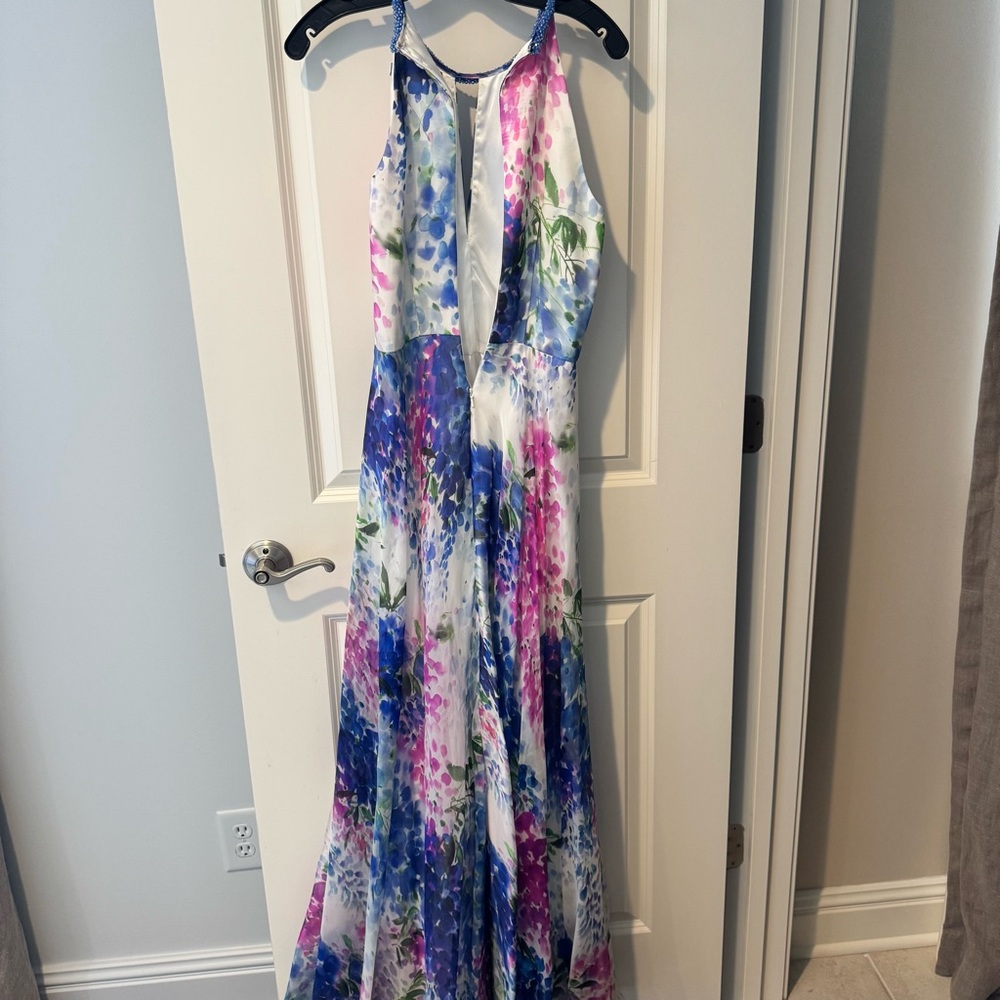 Carmen Marc Valvo Abstract Pink and Blue Floral Maxi Silk Dress | 6 - Picture 8 of 10